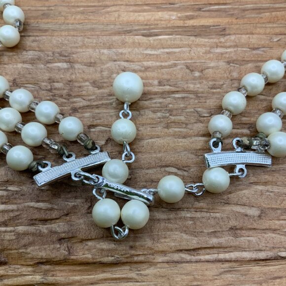 Japan Vintage Triple Strands White Beaded Silver Tone Hook Clasp Necklace - Picture 4 of 6